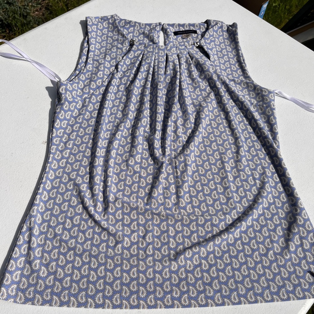 Women’s sleeveless